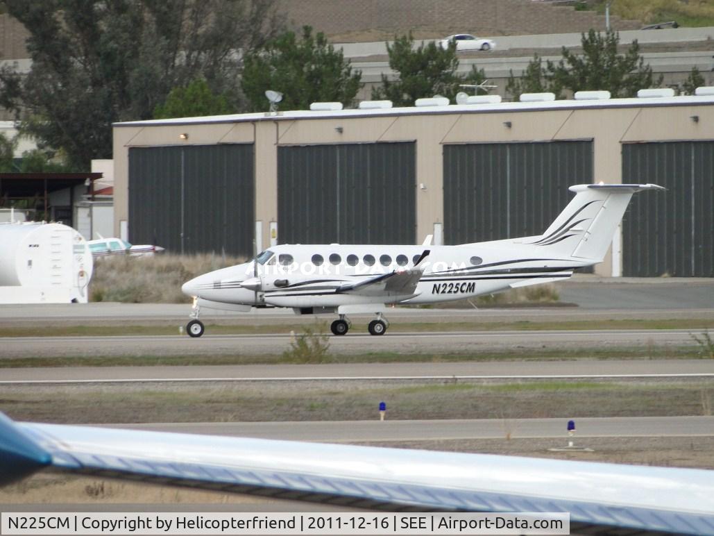 N225CM, Raytheon King Air 350 (B300) C/N FL-378, Taxiing back after landing