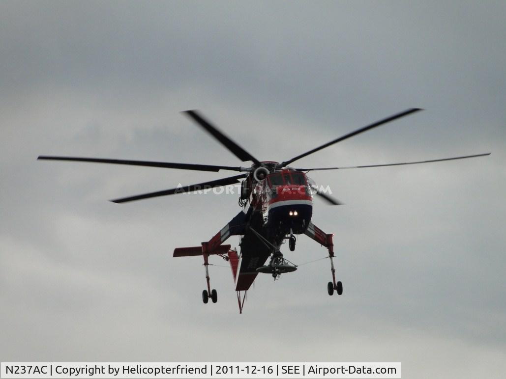 N237AC, 1970 Erickson S-64F Skycrane C/N 64095, Flaring to slow down approaching the area of taxiway Bravo2