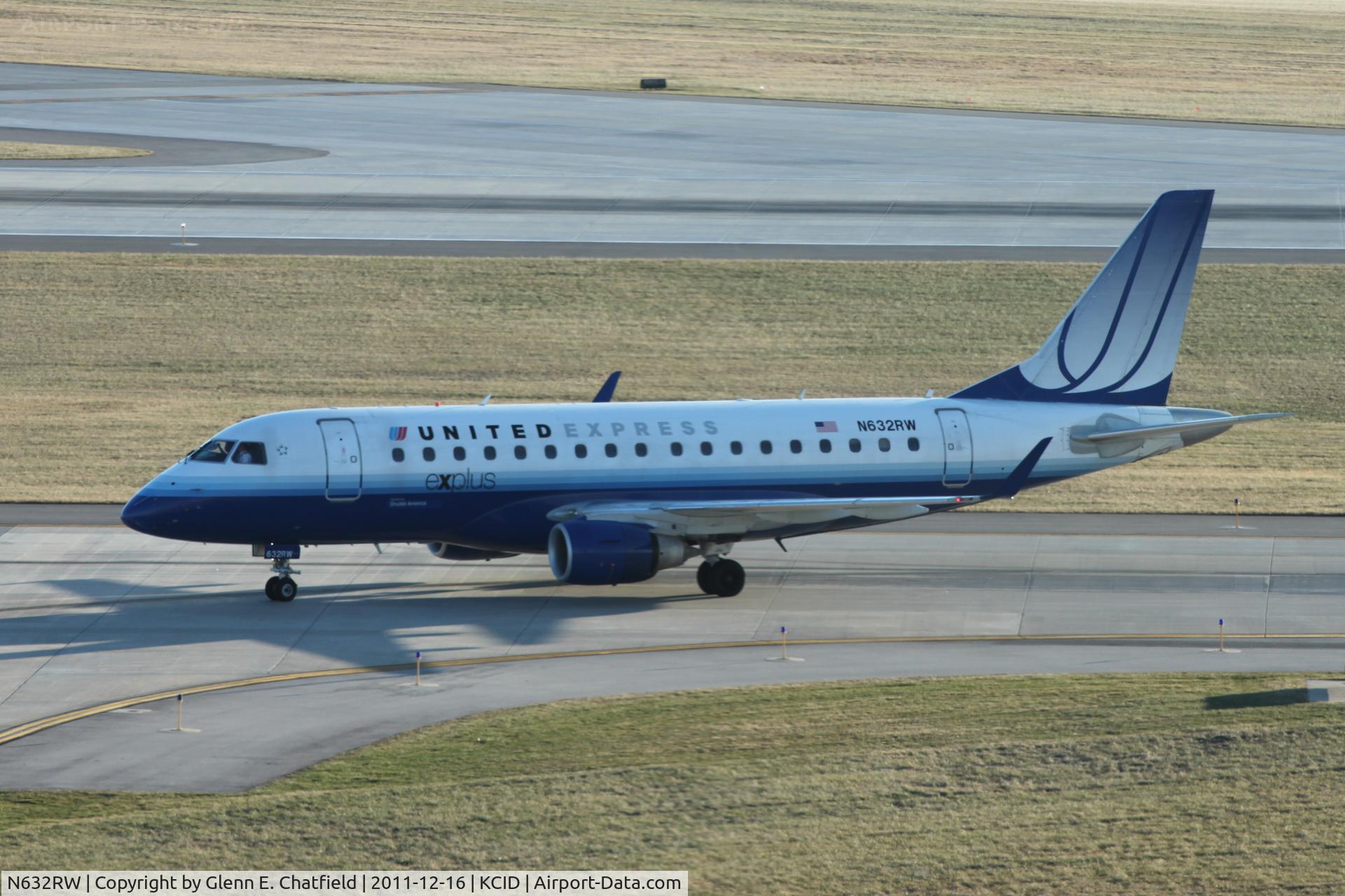 N632RW, 2004 Embraer 170SE (ERJ-170-100SE) C/N 17000050, Taxiing to the terminal