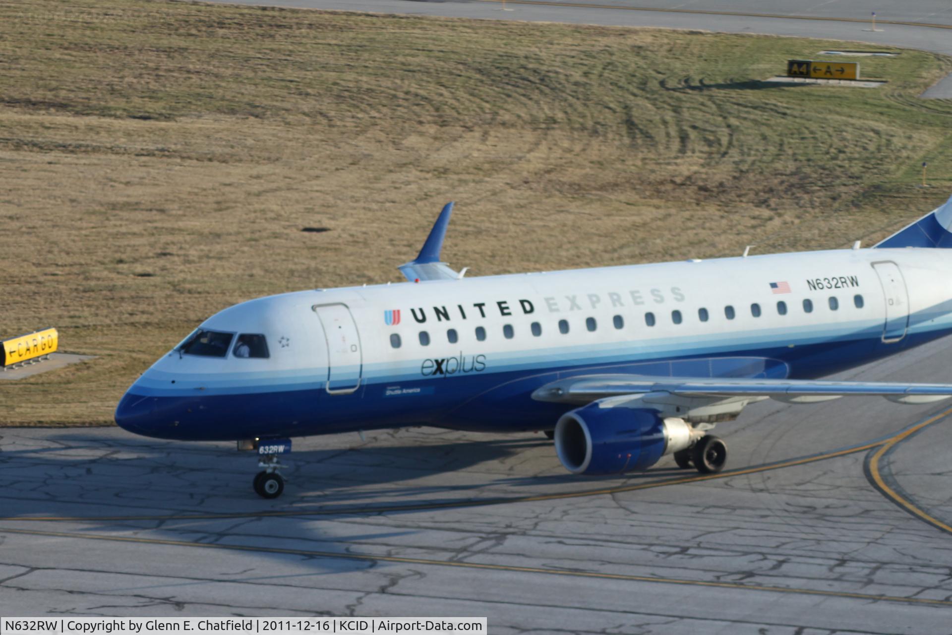 N632RW, 2004 Embraer 170SE (ERJ-170-100SE) C/N 17000050, Taxiing to the terminal