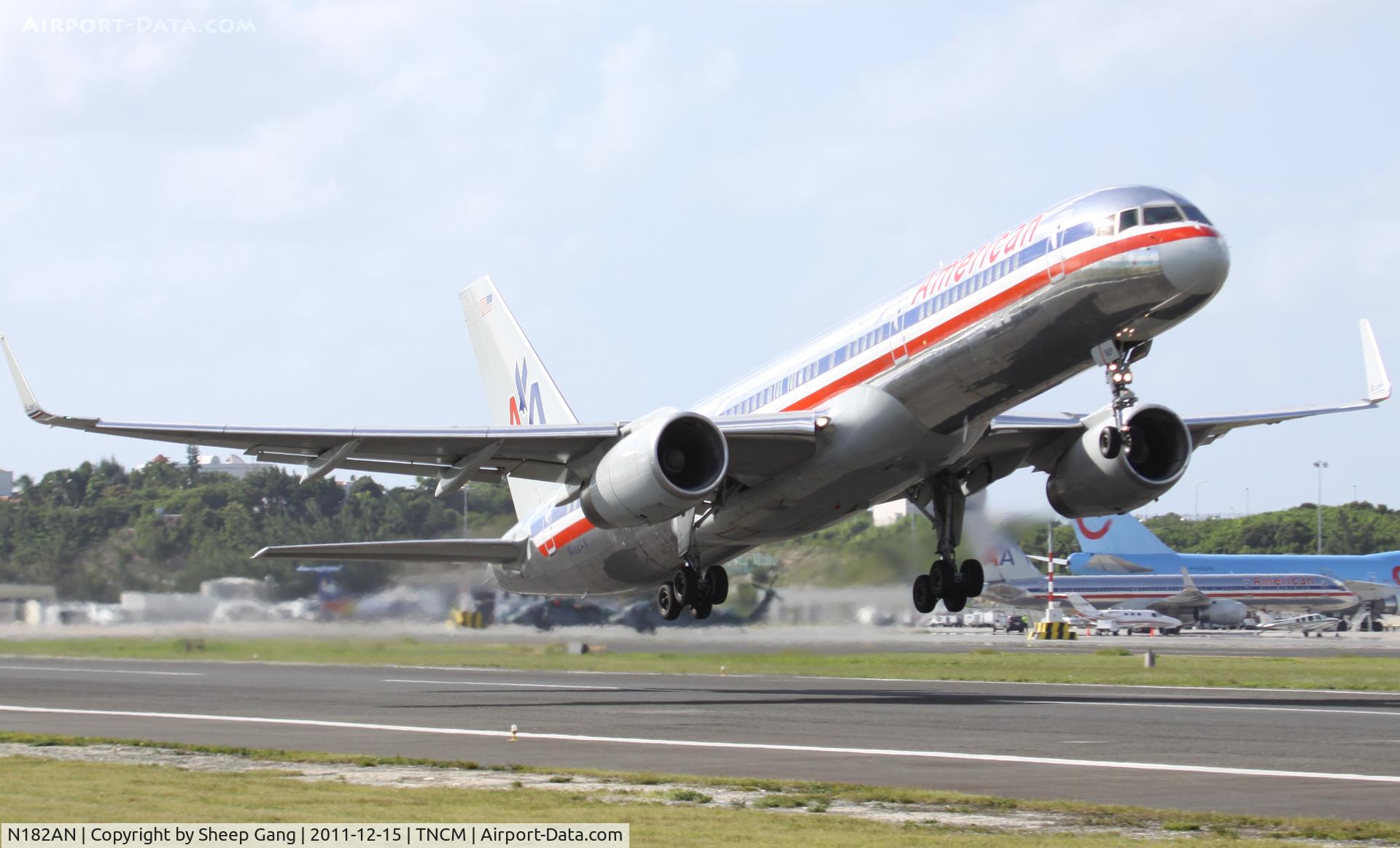 N182AN, 1999 Boeing 757-223 C/N 29592, N182AN at TNCM