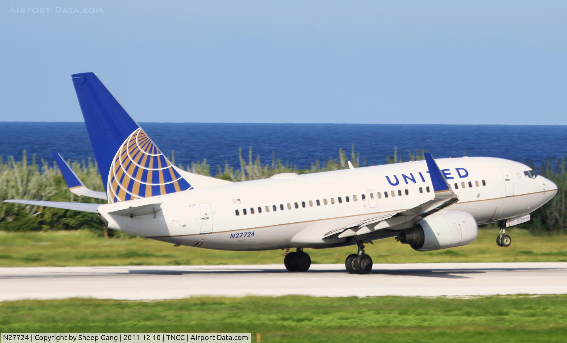 N27724, 1999 Boeing 737-724 C/N 28791, N27724 at TNCC