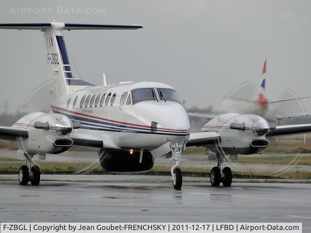 F-ZBGL, Hawker Beechcraft 350ER Super King Air (B300CER) C/N FL-746, au roulage
c/n en attente