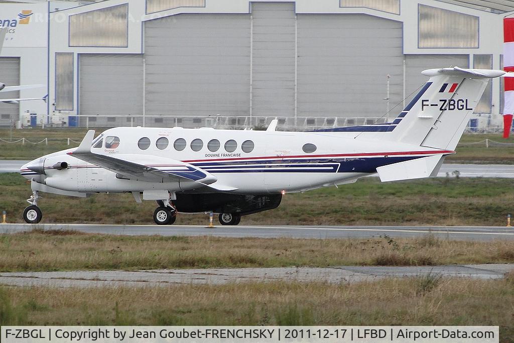 F-ZBGL, Hawker Beechcraft 350ER Super King Air (B300CER) C/N FL-746, au roulage
c/n en attente