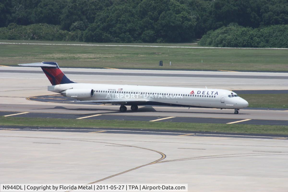 N944DL, 1989 McDonnell Douglas MD-88 C/N 49817, Delta MD-88