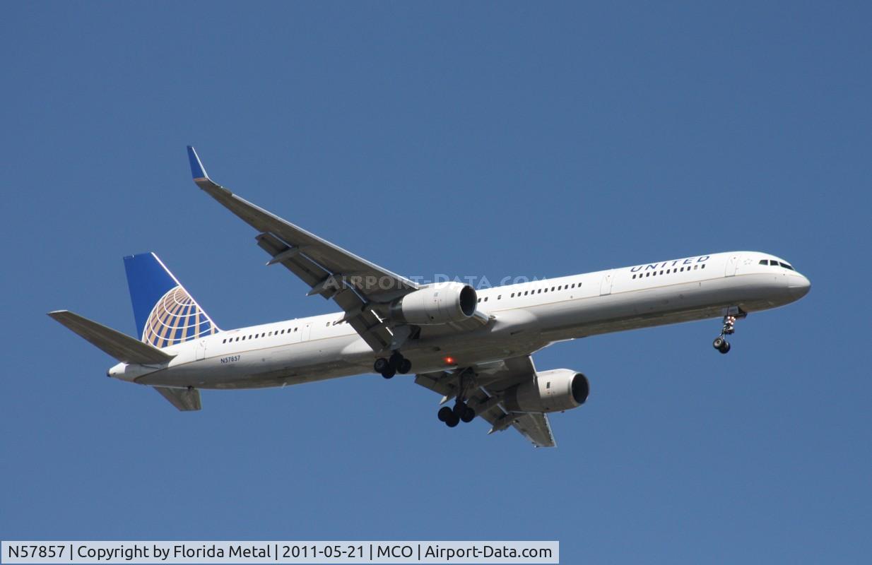 N57857, 2004 Boeing 757-324 C/N 32816, United 757-300