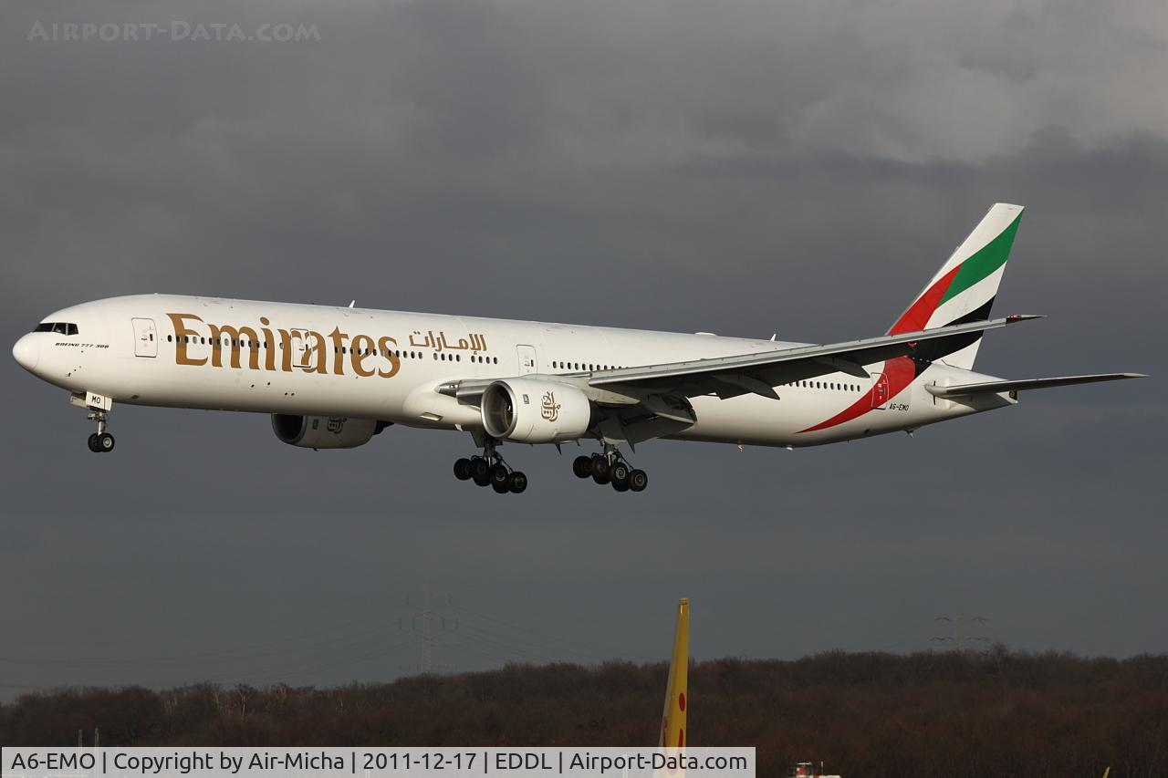 A6-EMO, 2000 Boeing 777-31H C/N 28680, Emirates, Boeing 777-31H, CN: 28680/0300