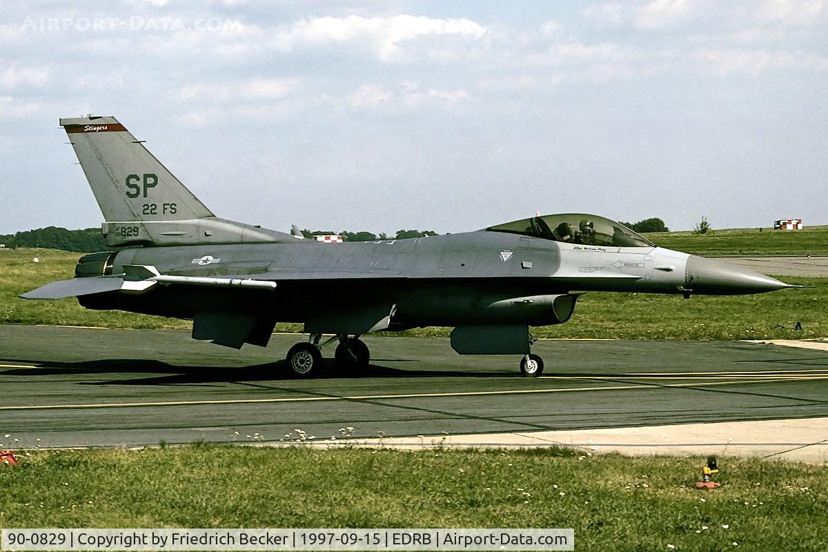 90-0829, 1990 General Dynamics F-16CJ C/N CC-29, taxying to the active