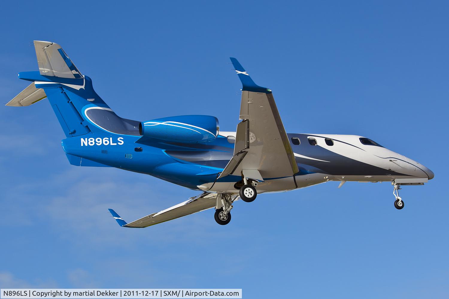 N896LS, 2011 Embraer EMB-505 Phenom 300 C/N 50500071, landing to sxm