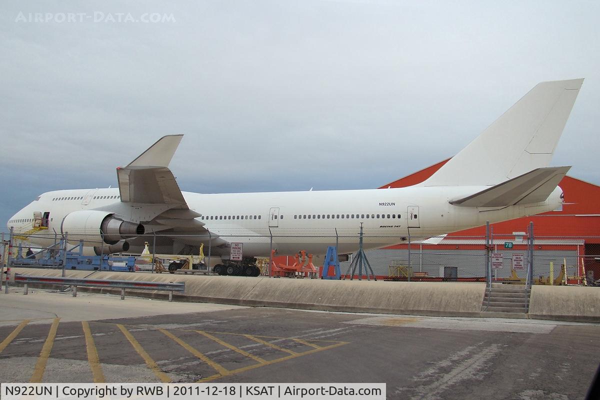 N922UN, 2001 Boeing 747-446 C/N 27646, Almost ready to depart for Melbourne, FL.