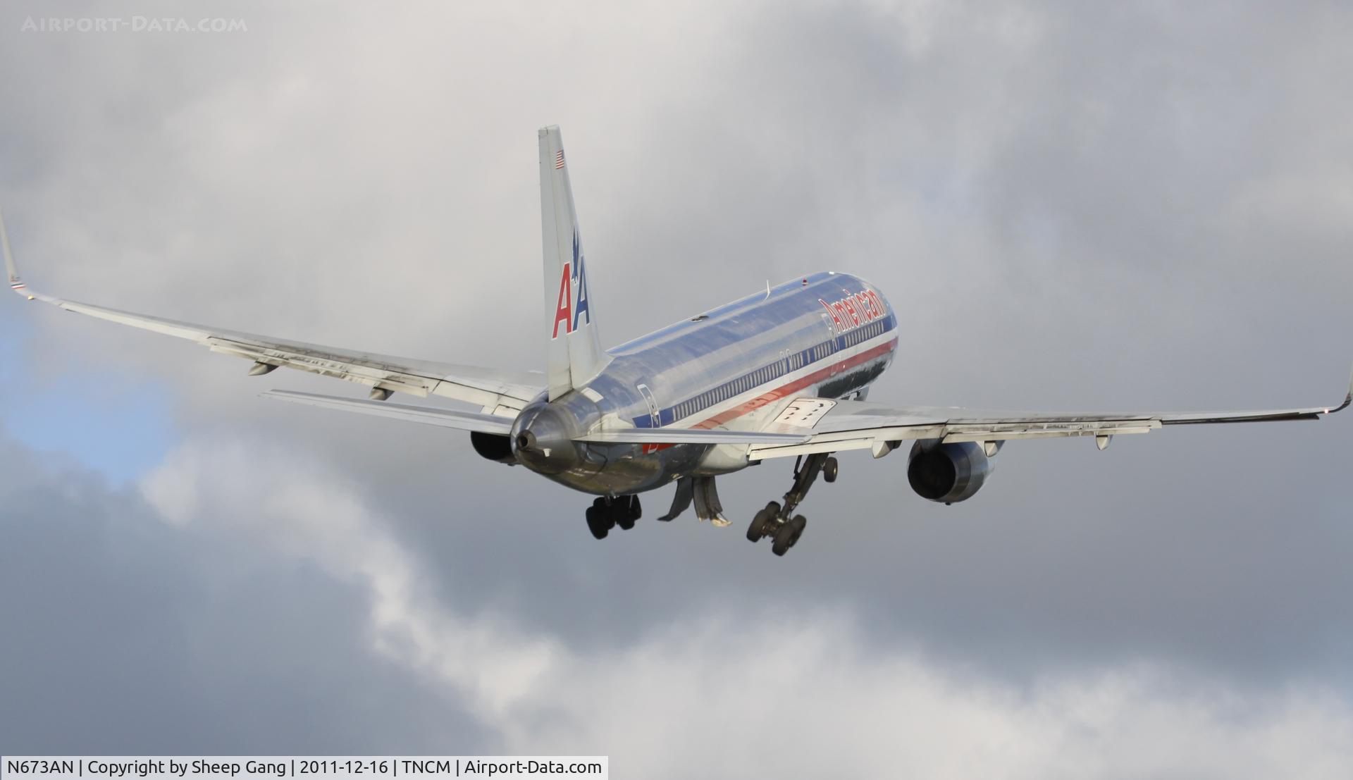 N673AN, 1998 Boeing 757-223 C/N 29423, N673AN at TNCM