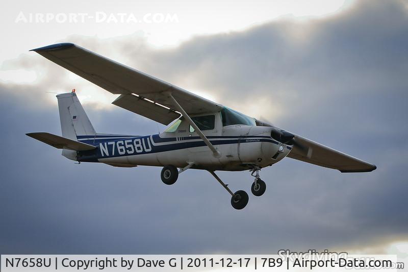 N7658U, 1976 Cessna 150M C/N 15077784, Short final to Ellington, CT