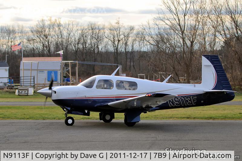 N9113F, Mooney M20J 201 C/N 24-3180, Taxiing in at Ellington, CT