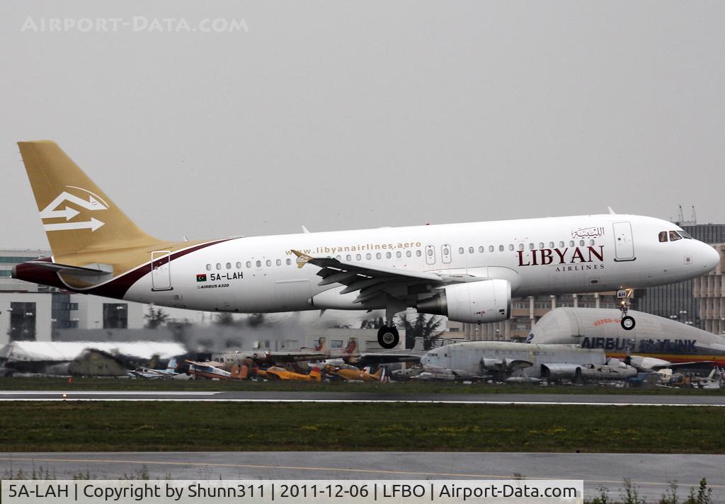 5A-LAH, 2010 Airbus A320-214 C/N 4405, Landing rwy 32R