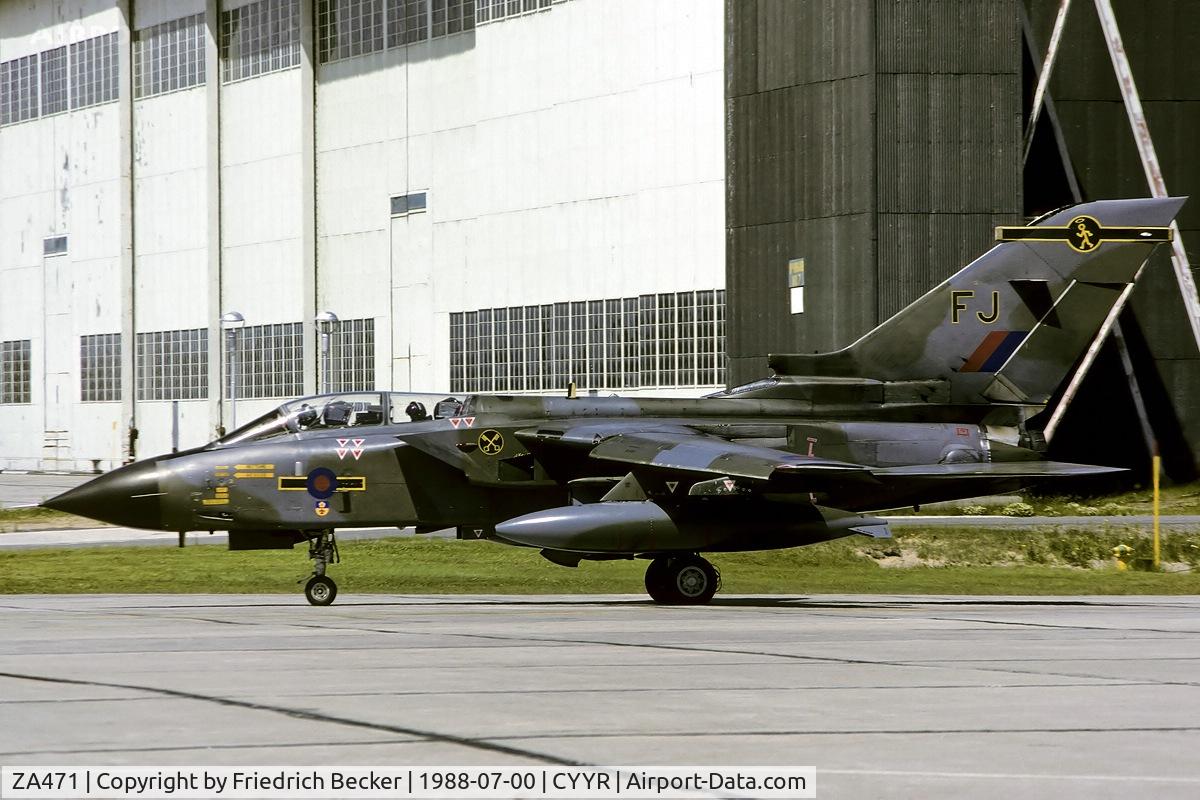 ZA471, 1983 Panavia Tornado GR.1 C/N 293/BS101/3137, taxying back to the flightline