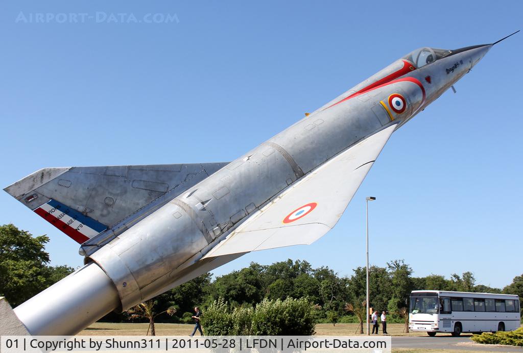 01, Dassault Mirage IIIT C/N 01, Guate guard from LFDN AFB... Only one built of this type ;)