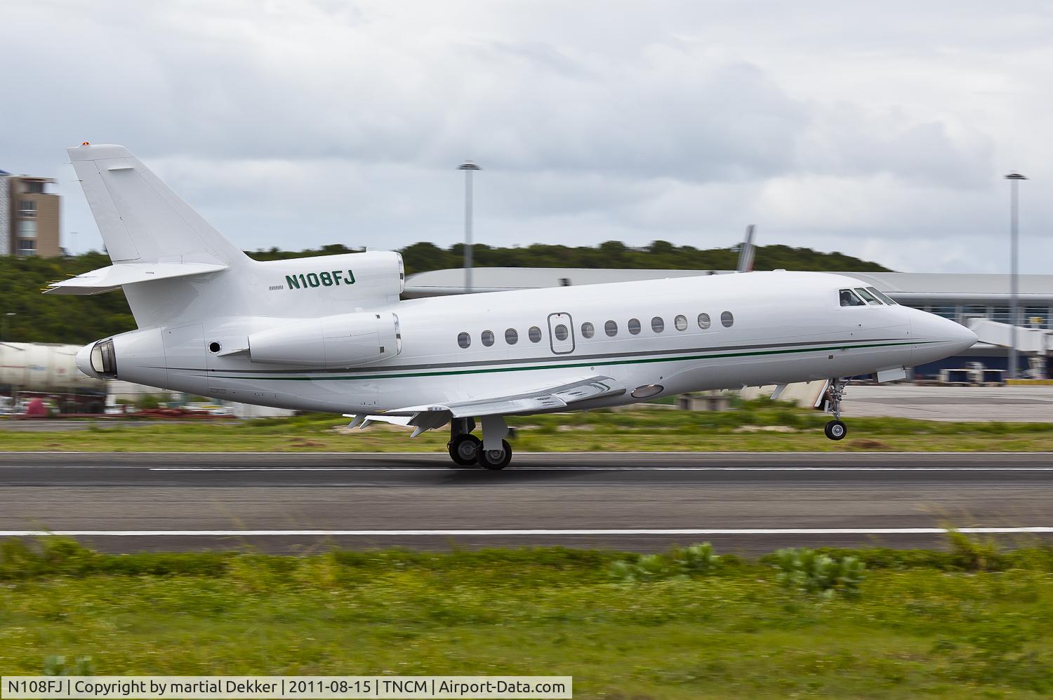 N108FJ, 1991 Dassault Falcon 900B C/N 108, landing to sxm