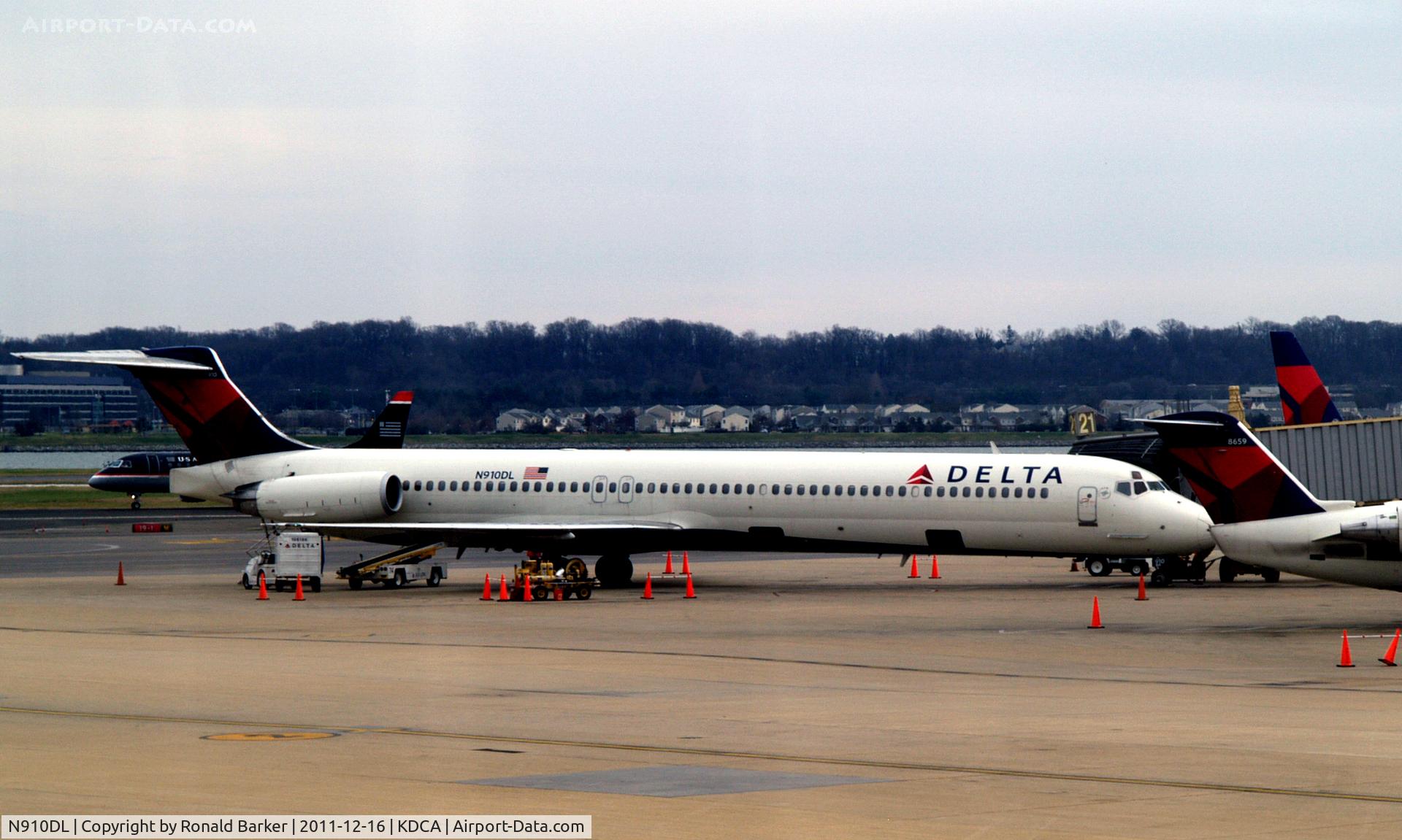 N910DL, 1987 McDonnell Douglas MD-88 C/N 49541, DCA, VA