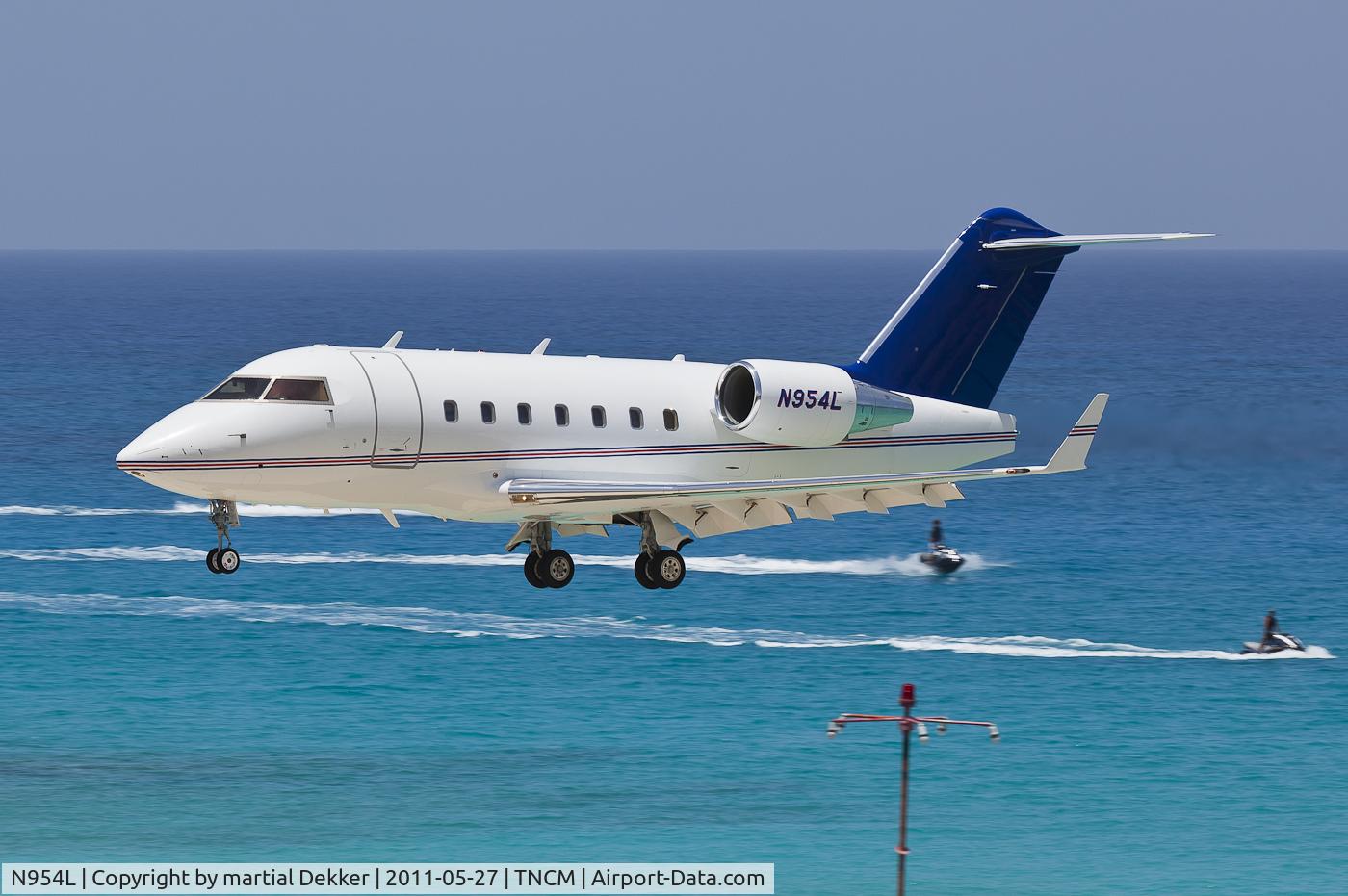 N954L, 2005 Bombardier Challenger 604 (CL-600-2B16) C/N 5607, landing to sxm