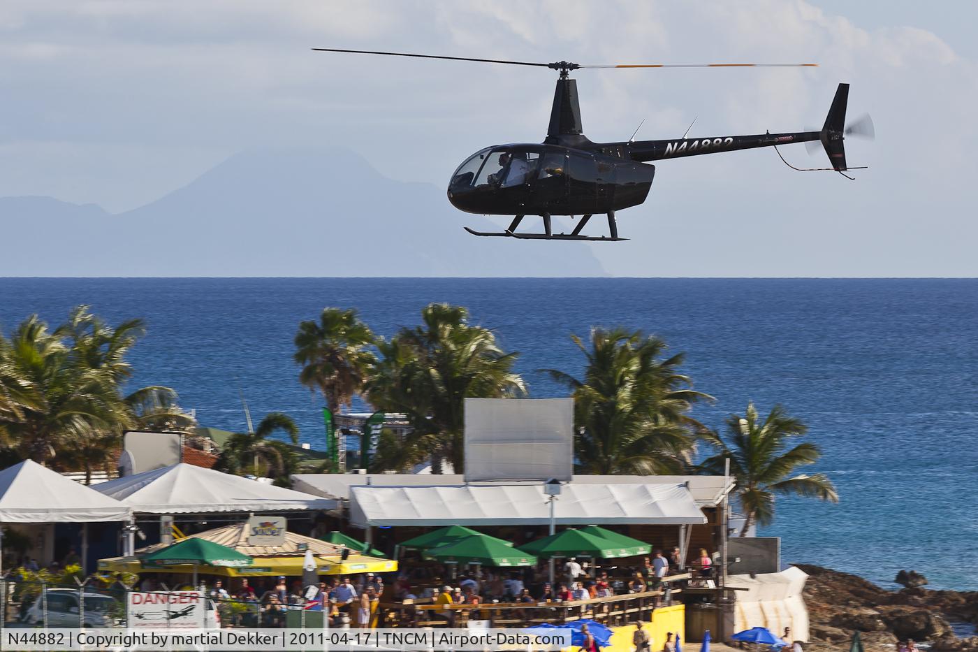 N44882, Robinson R66 C/N 0030, landing to sxm