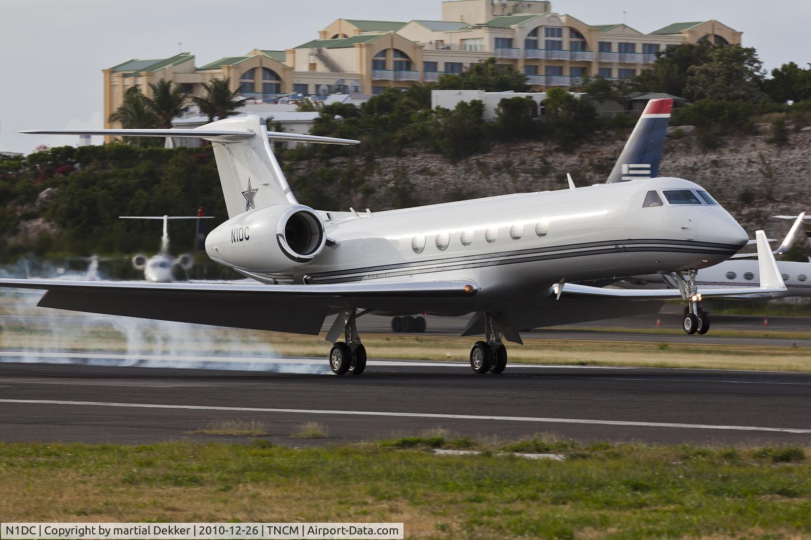 N1DC, 2001 Gulfstream Aerospace G-V C/N 651, landing to sxm