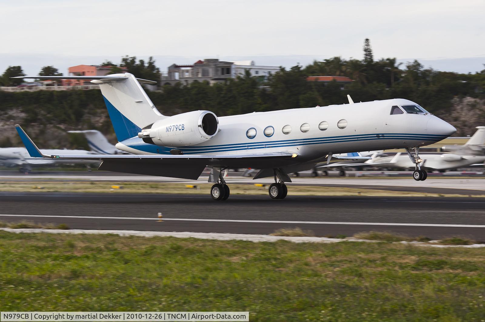N979CB, 1993 Gulfstream Aerospace G-IV C/N 1217, landing