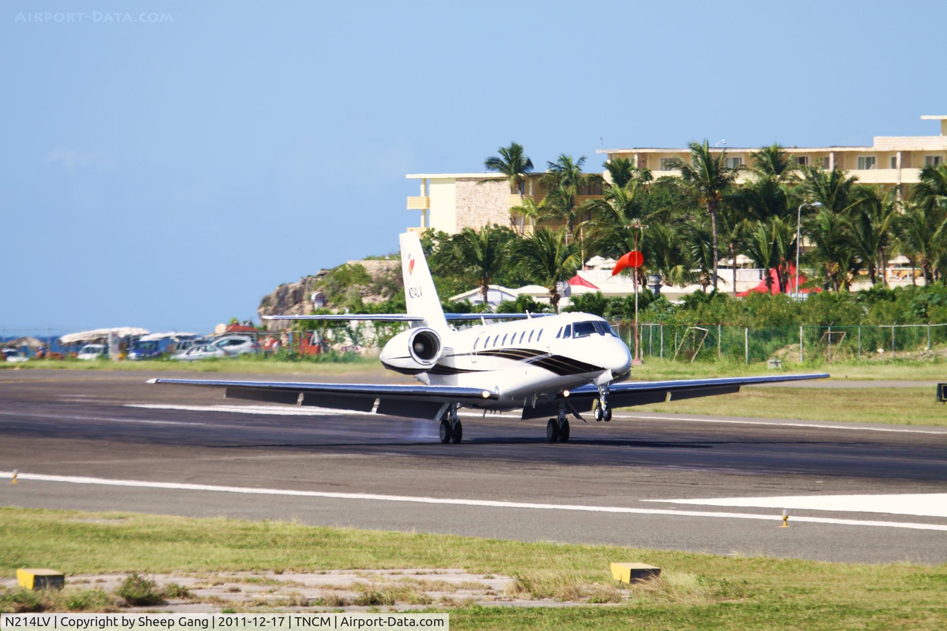 N214LV, 2006 Cessna 680 Citation Sovereign C/N 680-0096, N214LV at TNCM