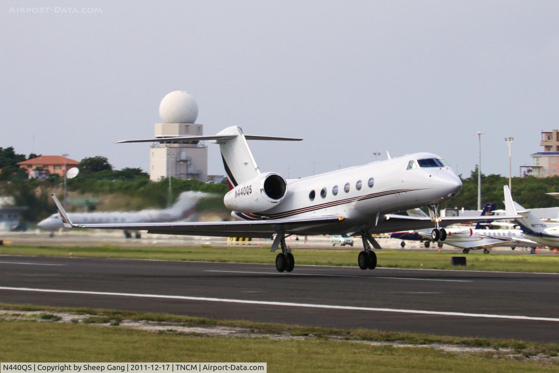 N440QS, 2005 Gulfstream Aerospace GIV-X (G450) C/N 4025, N440QS at TNCM