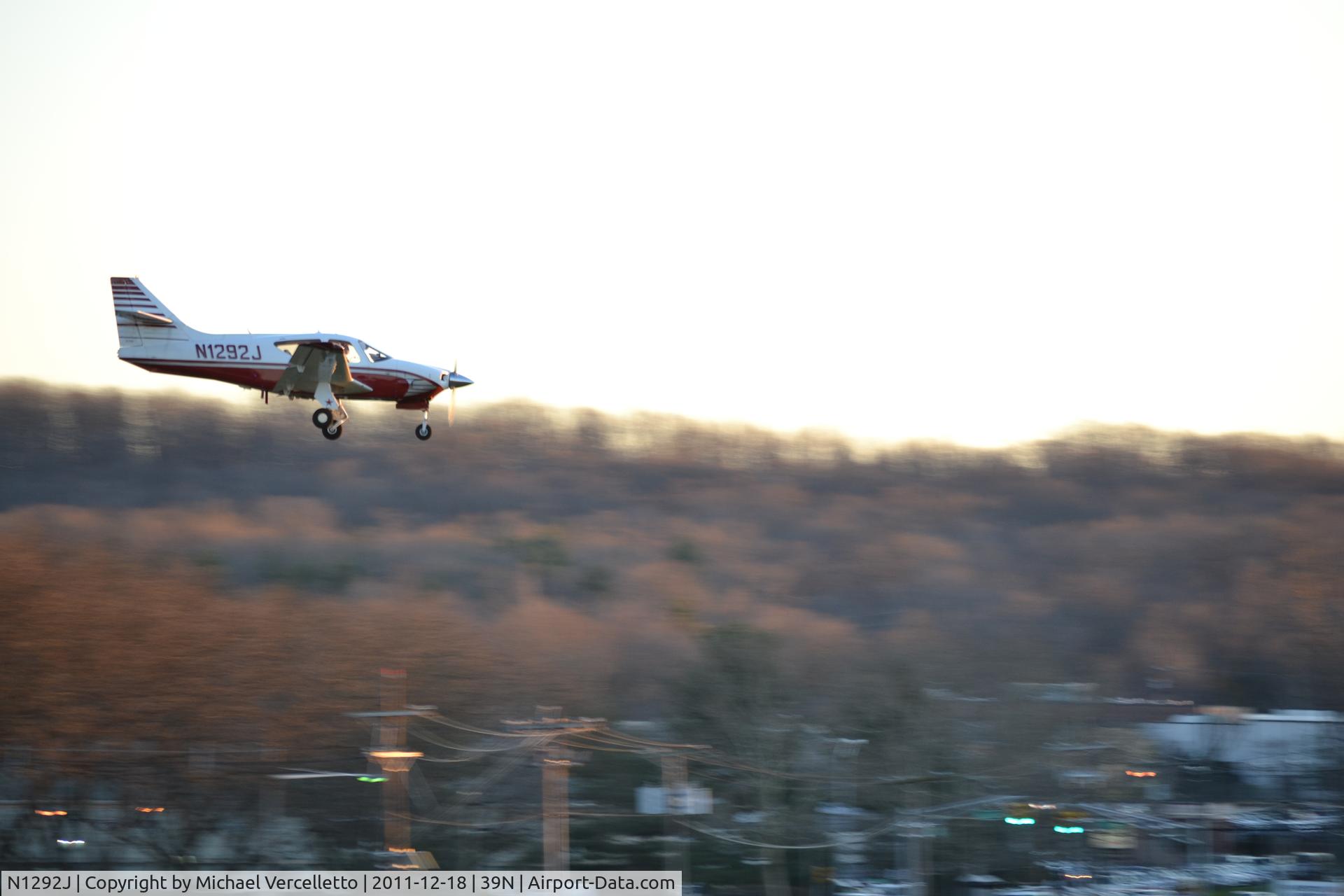 N1292J, 1975 Rockwell International 112A Commander C/N 292, Landing at Princeton Airport December 18 2011