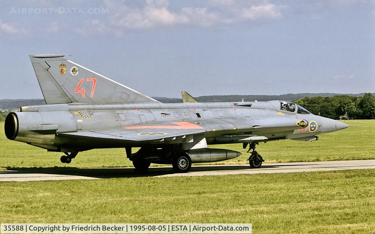 35588, Saab J-35J Draken C/N 35-588, taxying to the active