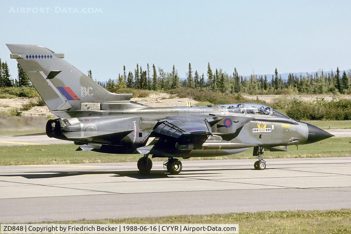 ZD848, 1985 Panavia Tornado GR.1 C/N 441/BS146/3201, taxying back to the flightline