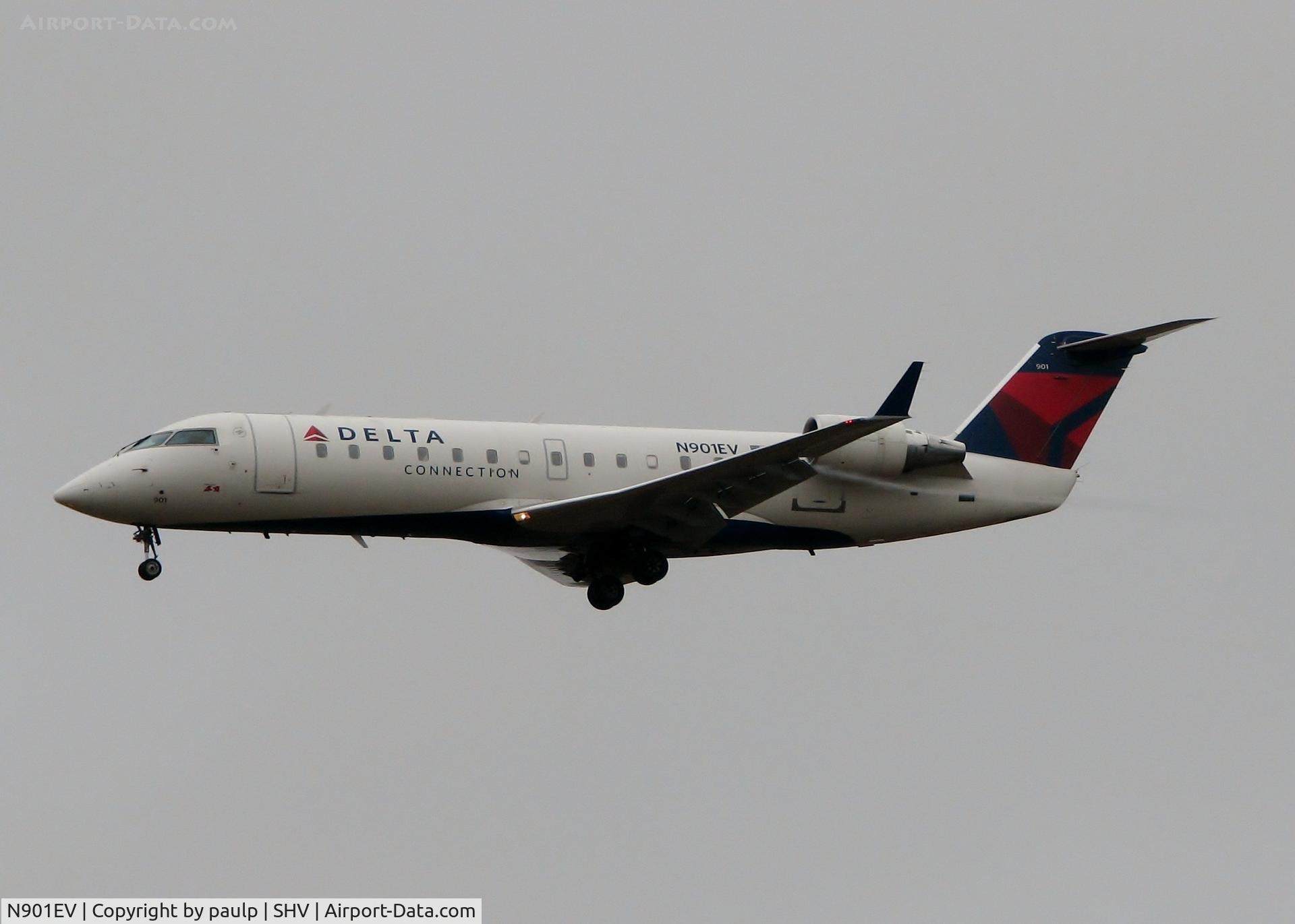 N901EV, 2002 Bombardier CRJ-200ER (CL-600-2B19) C/N 7616, Landing on Rwy 32 at Shreveport Regional.