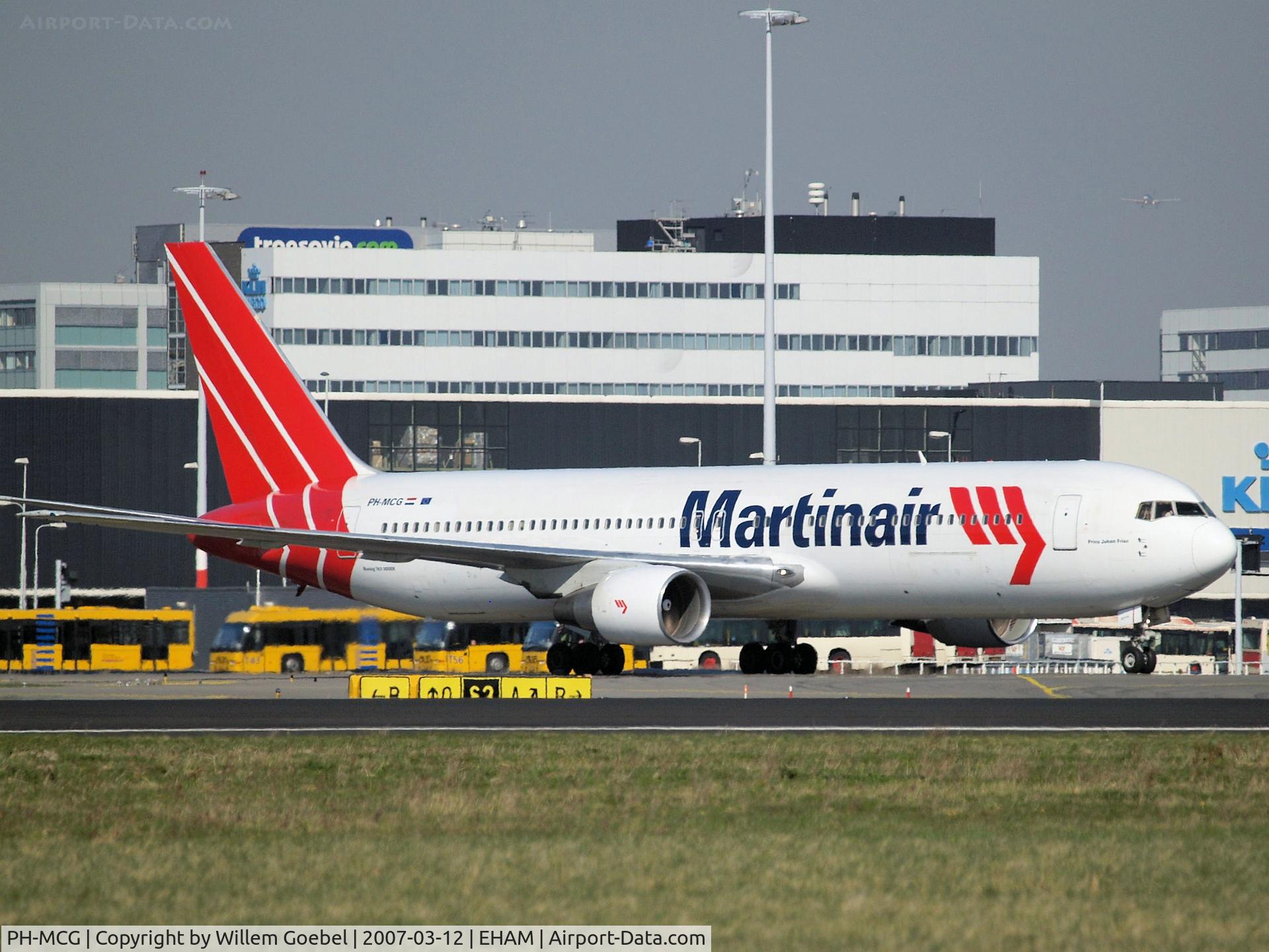 PH-MCG, 1989 Boeing 767-31A C/N 24428, Taxi to the gate