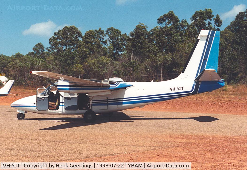 VH-YJT, Rockwell Aero Commander 500 S C/N 3089, Coral Sea Airlines