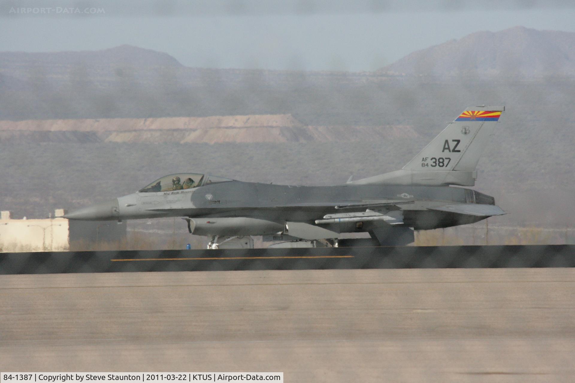 84-1387, 1984 General Dynamics F-16C C/N 5C-169, Taken at Tucson International Airport, in March 2011 whilst on an Aeroprint Aviation tour