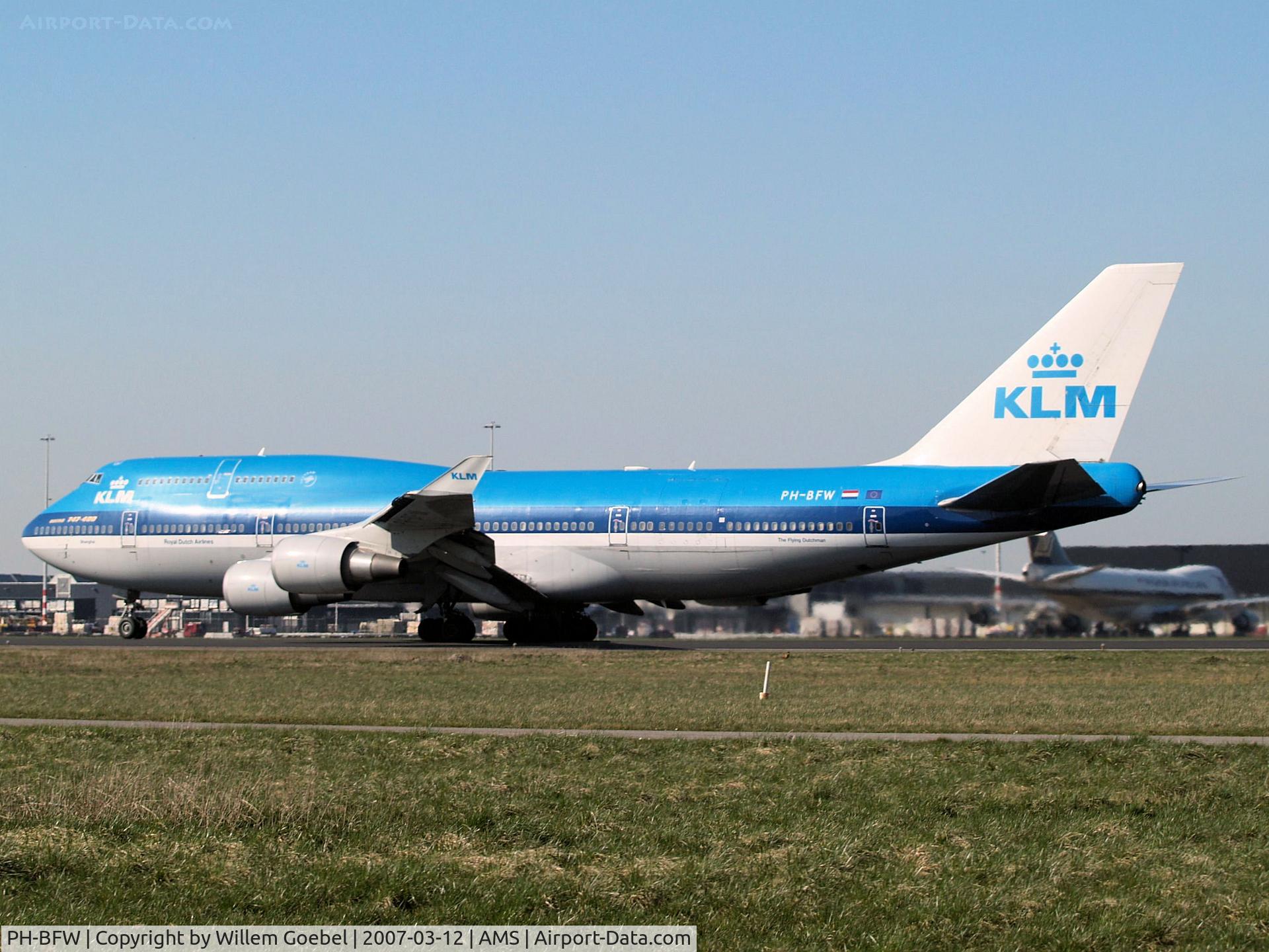PH-BFW, 2000 Boeing 747-406BC C/N 30454, Take off from Amsterdam Airport of runway24