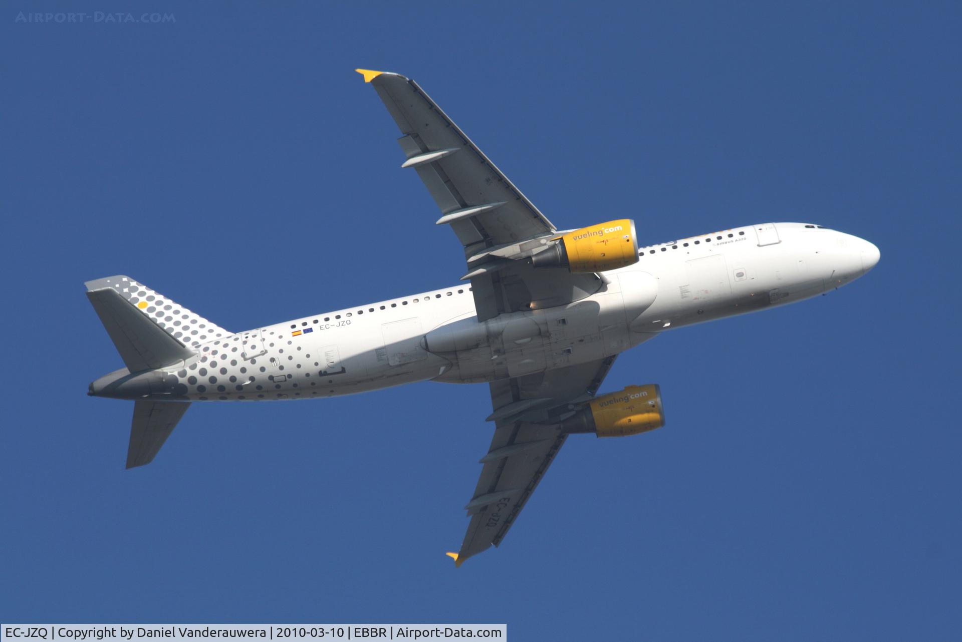 EC-JZQ, 1999 Airbus A320-214 C/N 992, Flight VY8989 is climbing from RWY 07R
