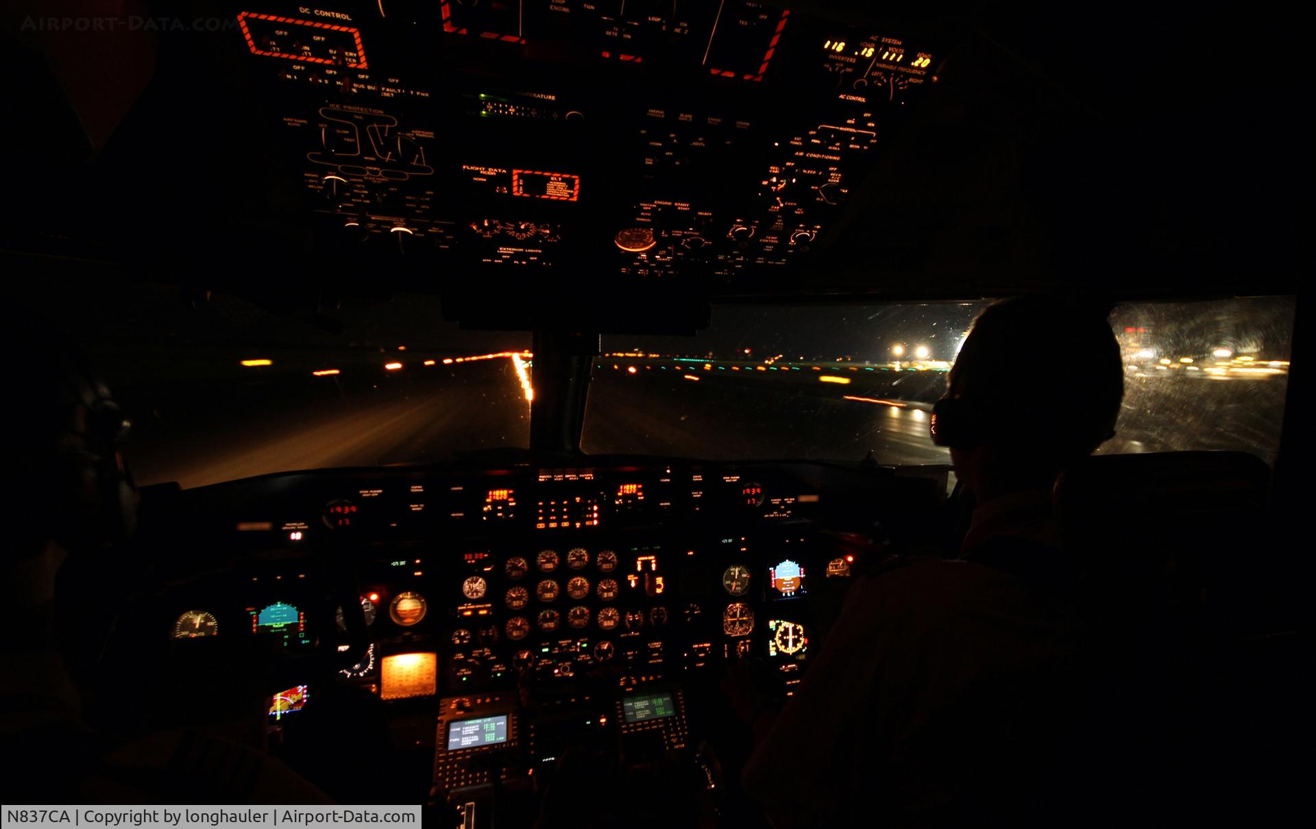 N837CA, 2000 De Havilland Canada DHC-8-314Q Dash 8 C/N 554, Jumpseat Foto