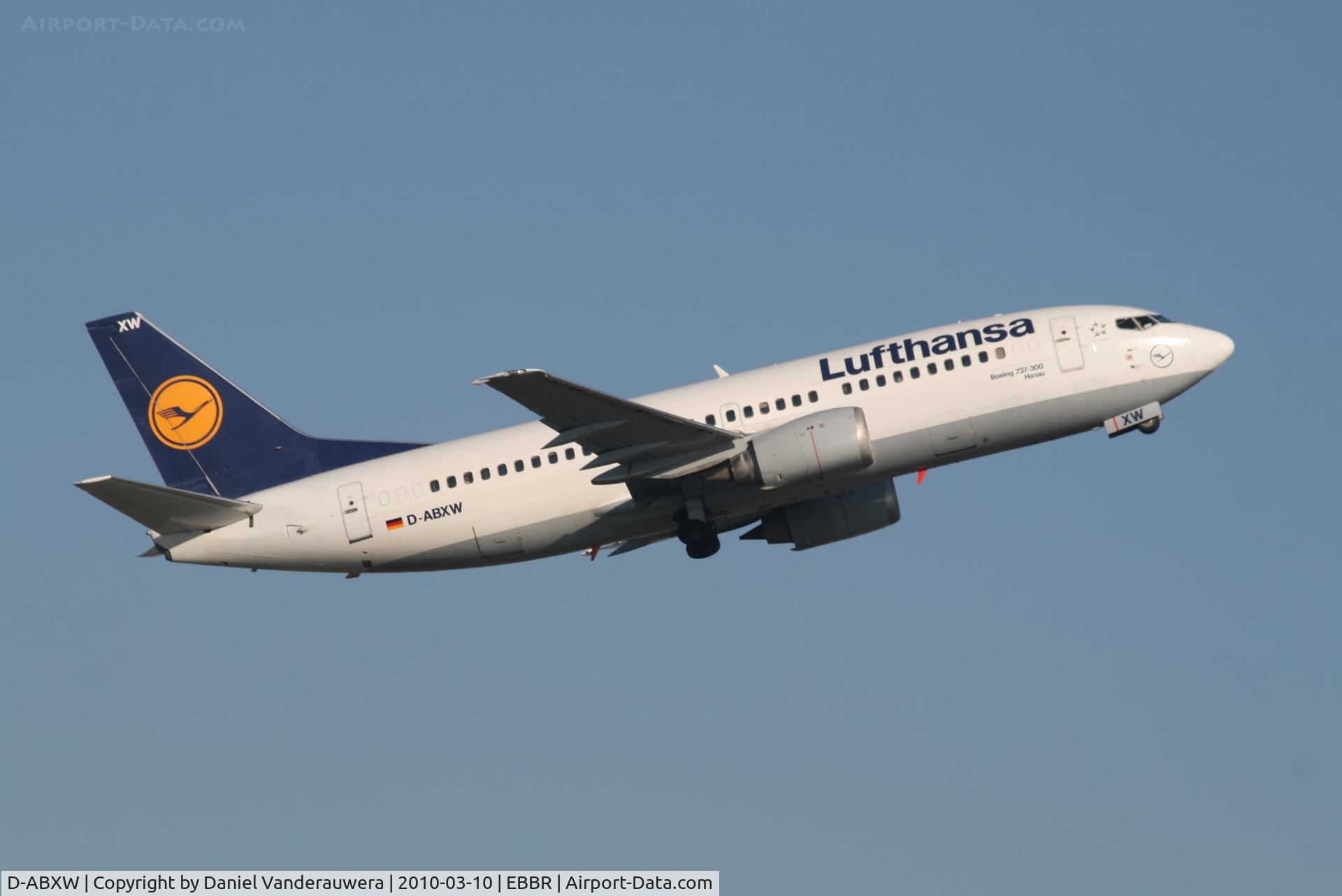 D-ABXW, 1989 Boeing 737-330 C/N 24561, Flight LH4571 is climbing from RWY 07R