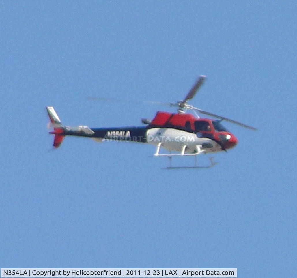 N354LA, Eurocopter AS-350B-3 Ecureuil Ecureuil C/N 3285, Flying southeast bound under aircraft on final for LAX