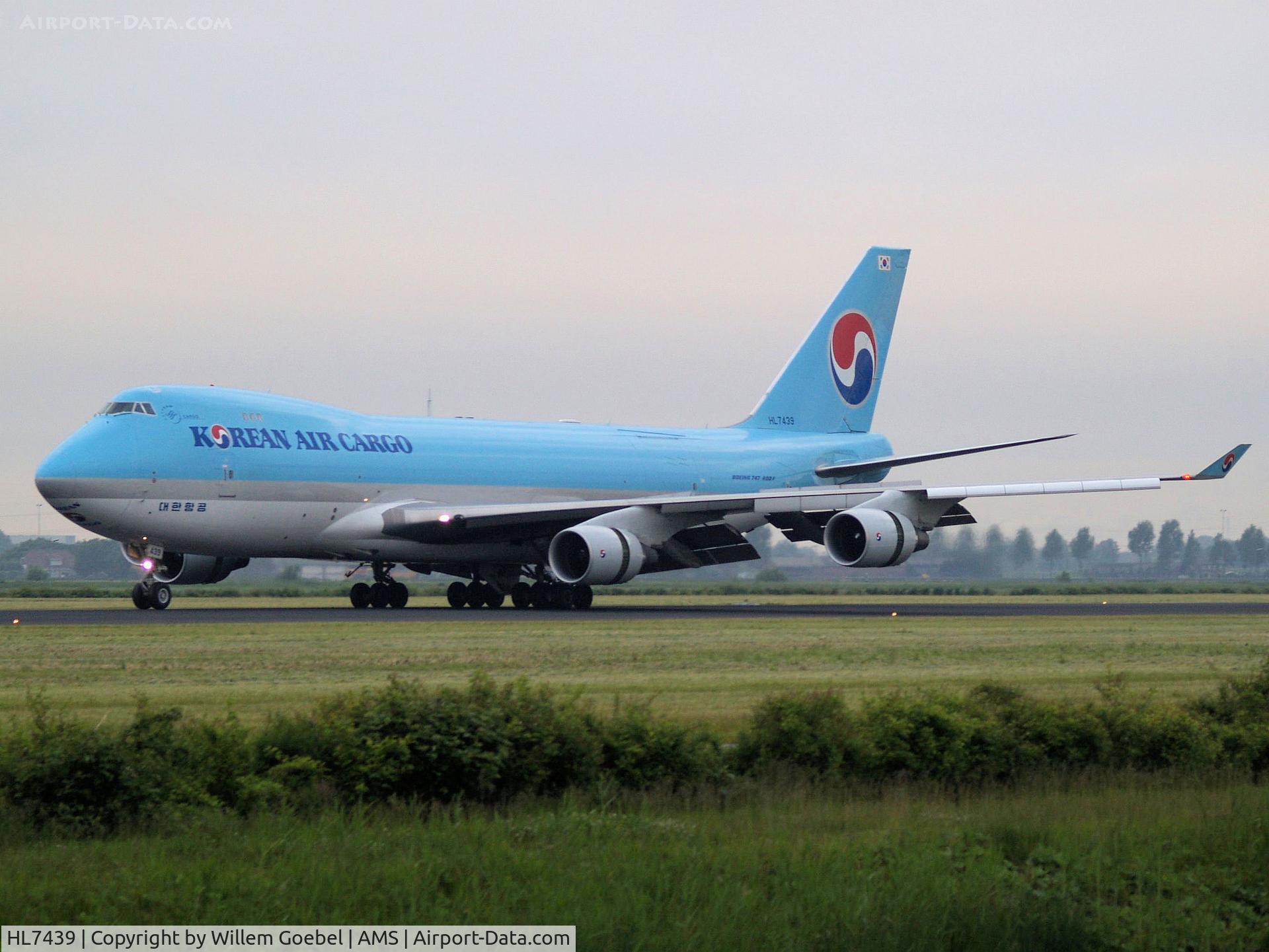 HL7439, 2003 Boeing 747-4B5F/SCD C/N 33516, Landing on runway R18 of Amsterdam Airport.