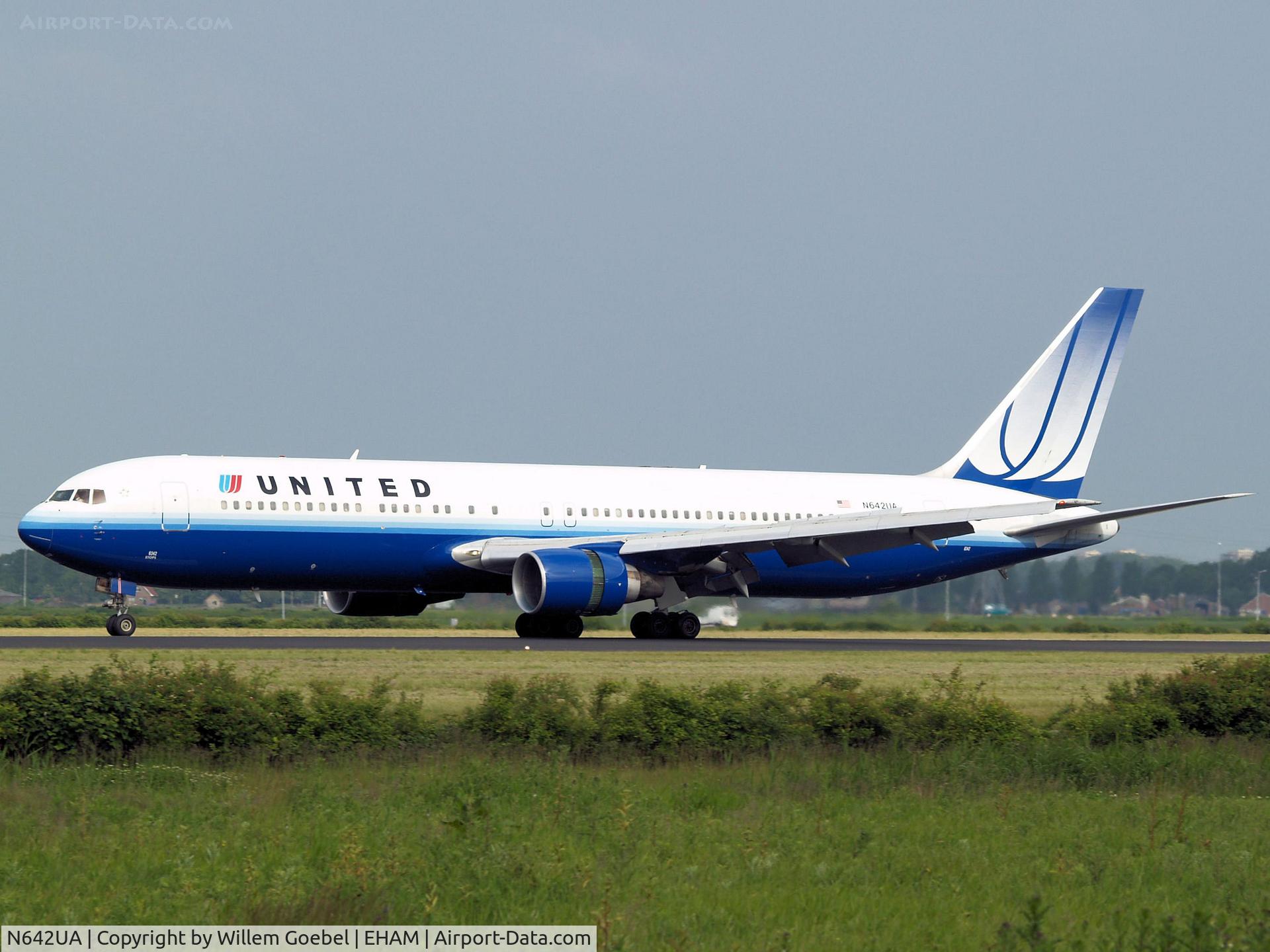 N642UA, 1991 Boeing 767-322 C/N 25092, Landing on runway R18 of Amsterdam Airport