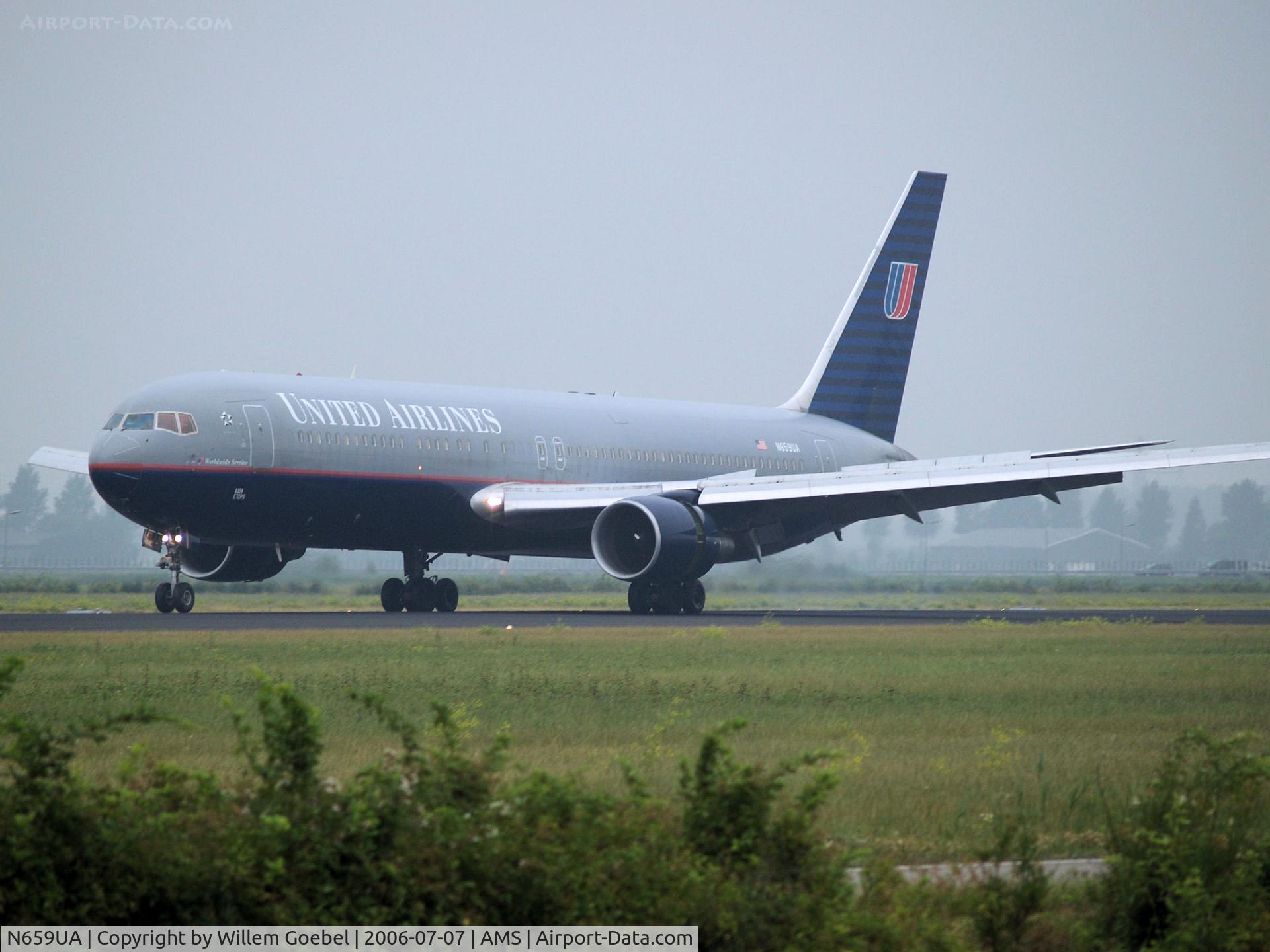 N659UA, 1993 Boeing 767-322 C/N 27114, Landing on runway R18 of Amsterdam Airport