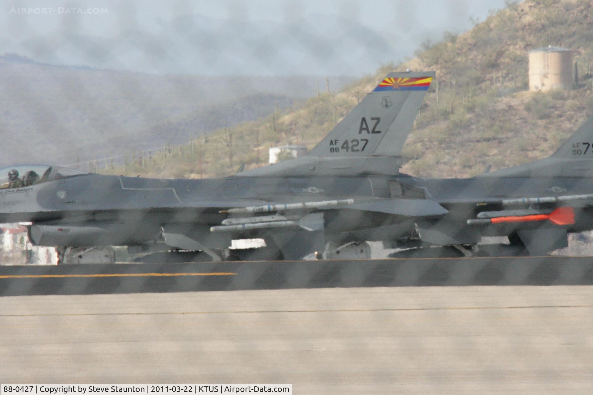 88-0427, 1988 General Dynamics F-16CM Fighting Falcon C/N 1C-029, Taken at Tucson International Airport, in March 2011 whilst on an Aeroprint Aviation tour