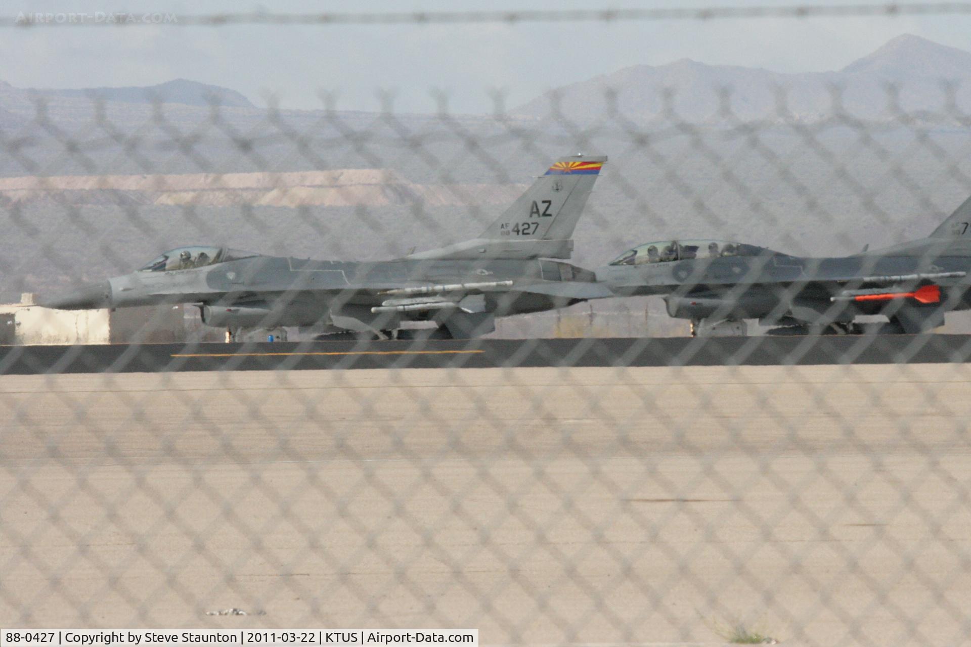 88-0427, 1988 General Dynamics F-16CM Fighting Falcon C/N 1C-029, Taken at Tucson International Airport, in March 2011 whilst on an Aeroprint Aviation tour