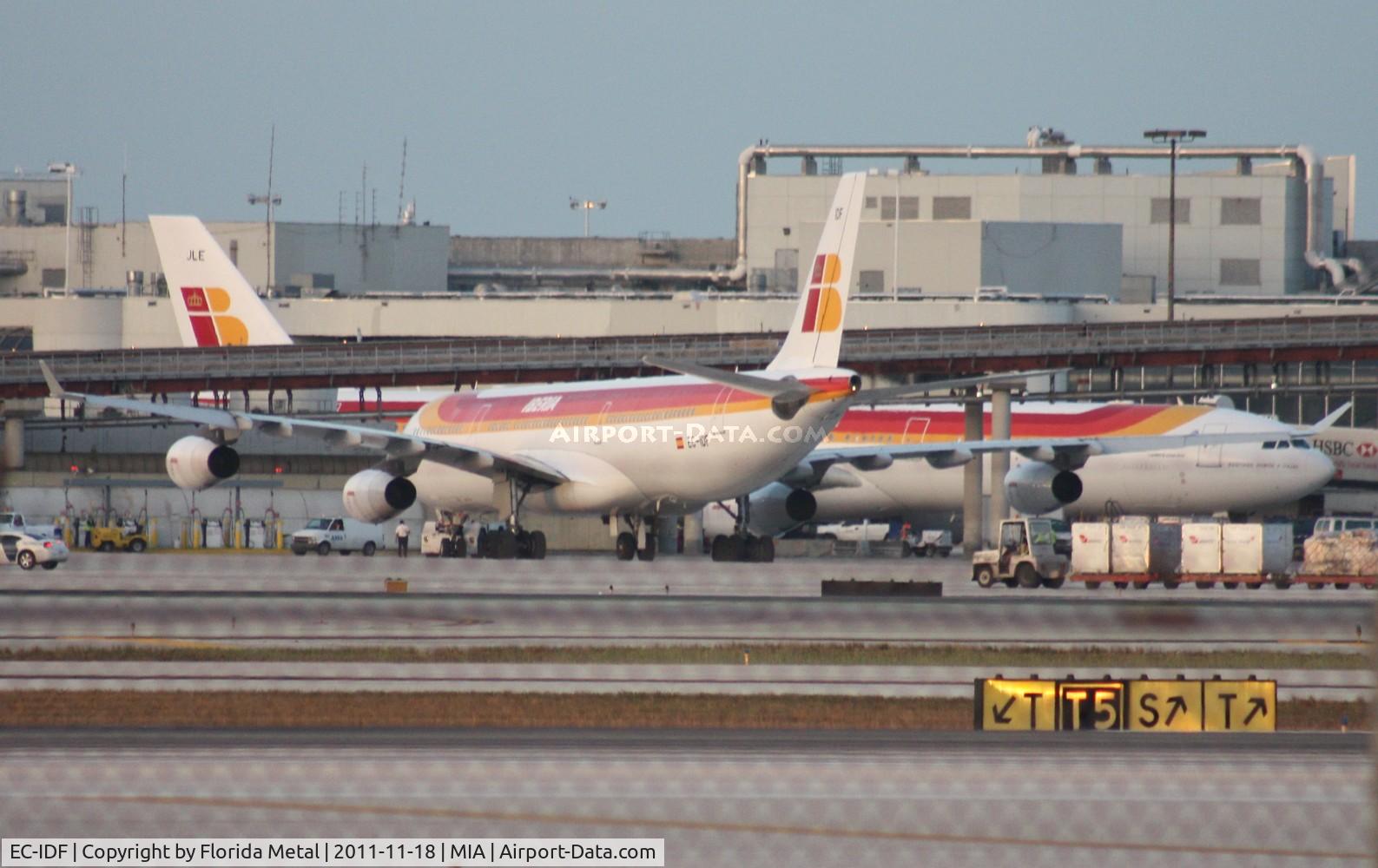EC-IDF, 2002 Airbus A340-313X C/N 474, I seem to always miss the Iberia A343 in air - this time because I was driving to 94th Aero to get the LH A380 as this guy lands next to me. The last two times I was in the wrong place at the wrong time too.