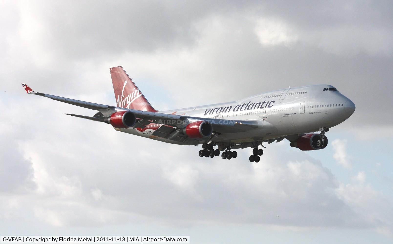 G-VFAB, 1994 Boeing 747-4Q8 C/N 24958, Virgin Atlantic 747 landing in front of El Dorado