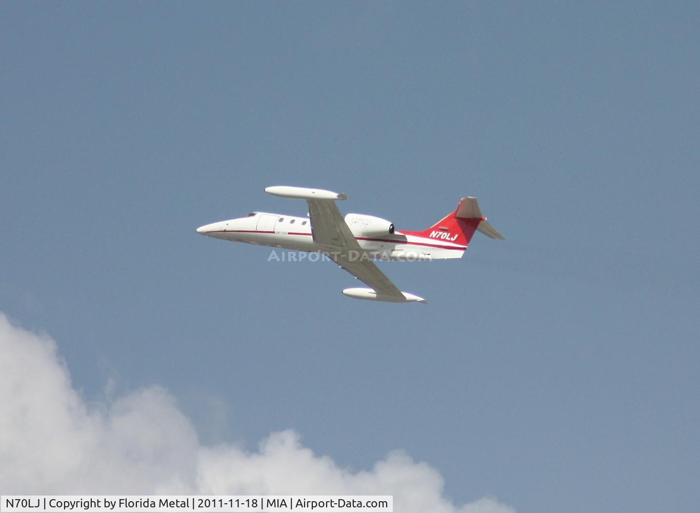 N70LJ, 1978 Gates Learjet 36A C/N 044, Lear 36A deparing 26R