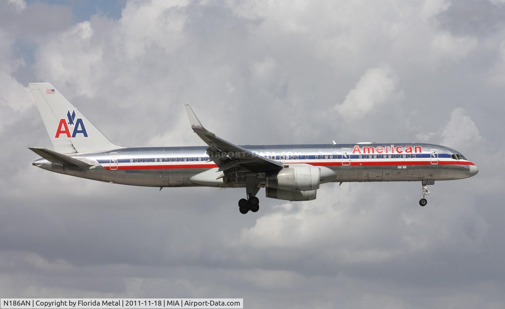 N186AN, 2001 Boeing 757-223 C/N 32380, American 757 landing Runway 9 by El Dorado