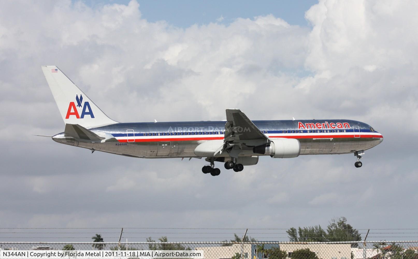 N344AN, 2003 Boeing 767-323 C/N 33083, American 767-300